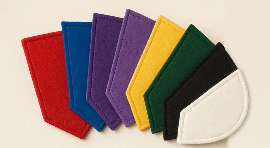 Lapelas de faculdade em várias cores — trajes académicos no Alfinete