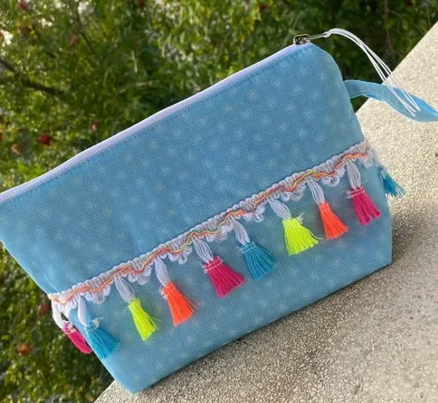 Necessaire com pompons
